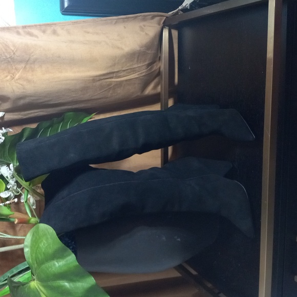 ❤️‍🔥  YSL Authentic Black Suede  Cat 90 Thigh Boot without box. Brand new - Picture 3 of 7